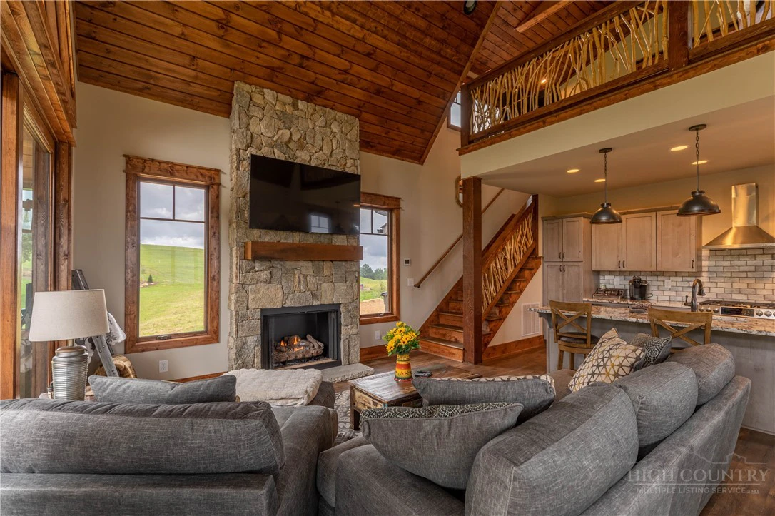 Image number 6 for the current listing