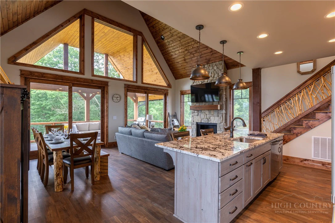 Image number 7 for the current listing