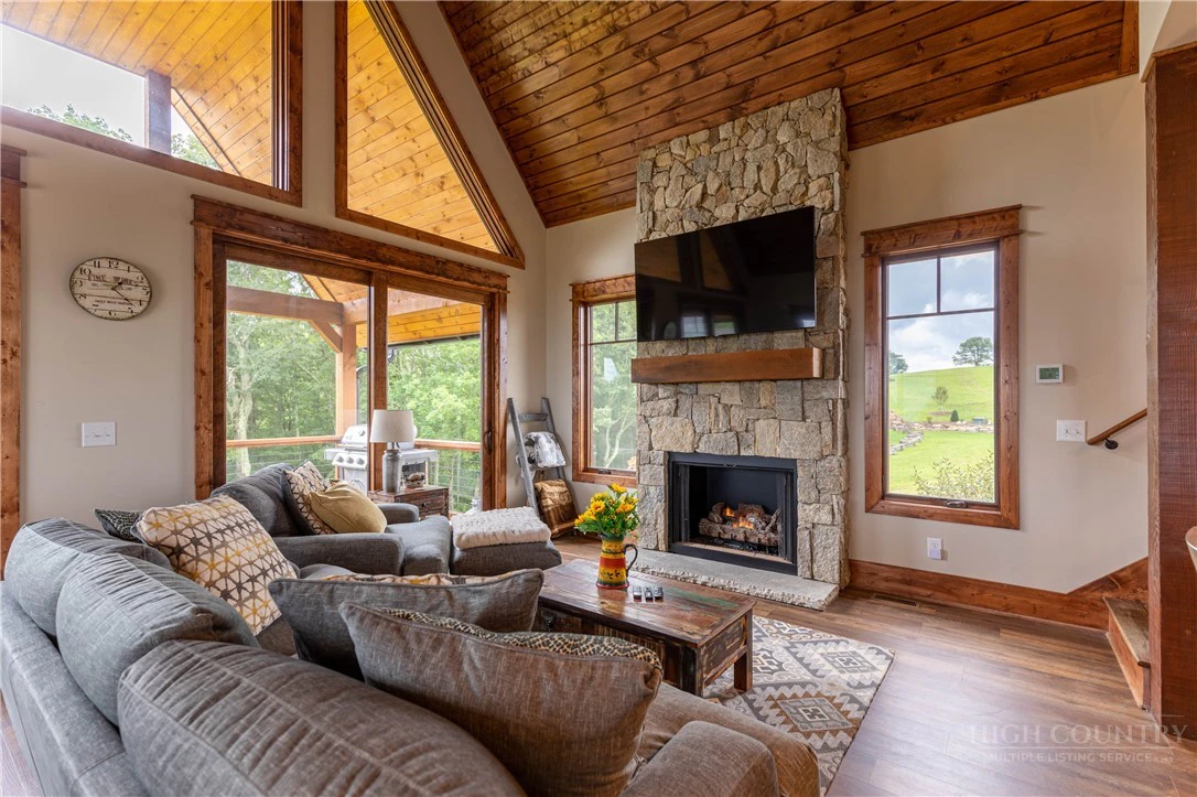 Image number 8 for the current listing