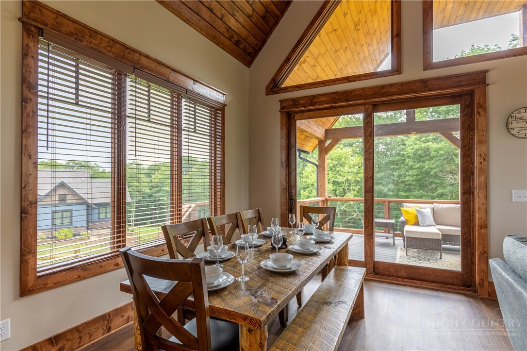 Image number 12 for the current listing