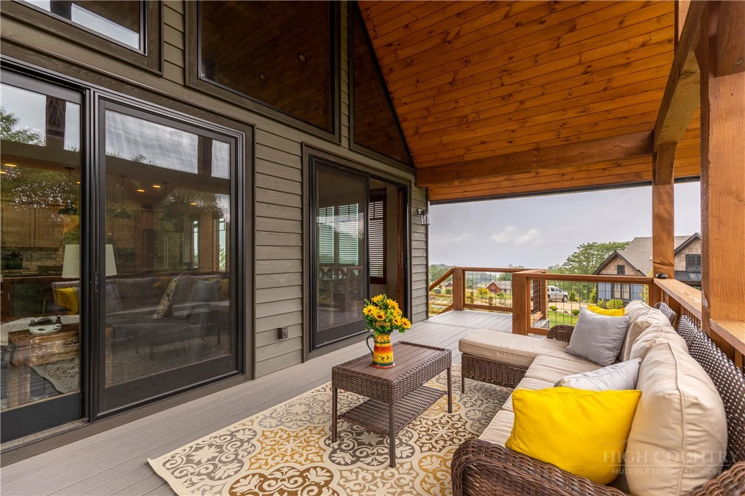 Image number 14 for the current listing