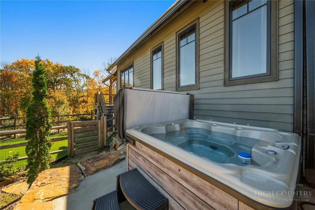 Image number 15 for the current listing