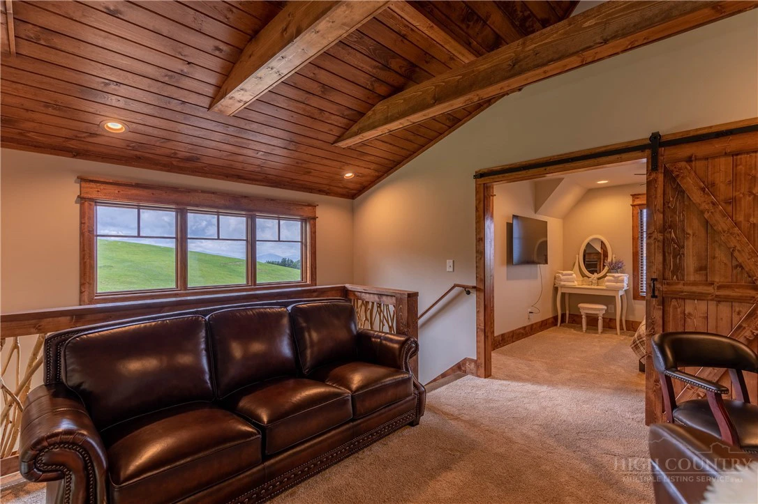 Image number 20 for the current listing