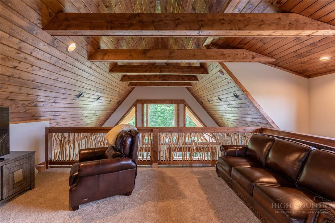 Image number 21 for the current listing