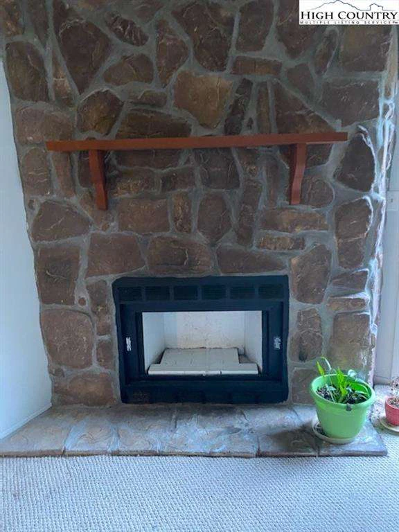 Image number 7 for the current listing