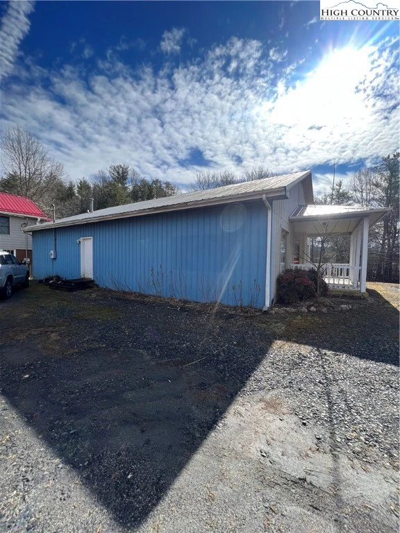 Image number 15 for the current listing