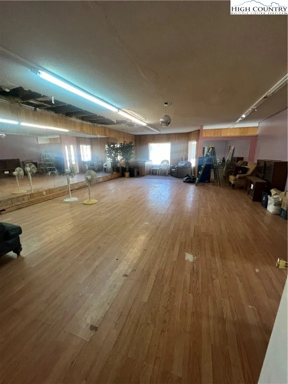 Image number 4 for the current listing