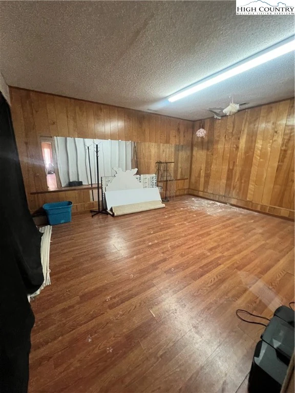 Image number 3 for the current listing