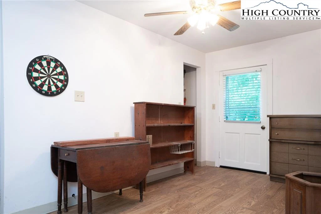 Image number 5 for the current listing