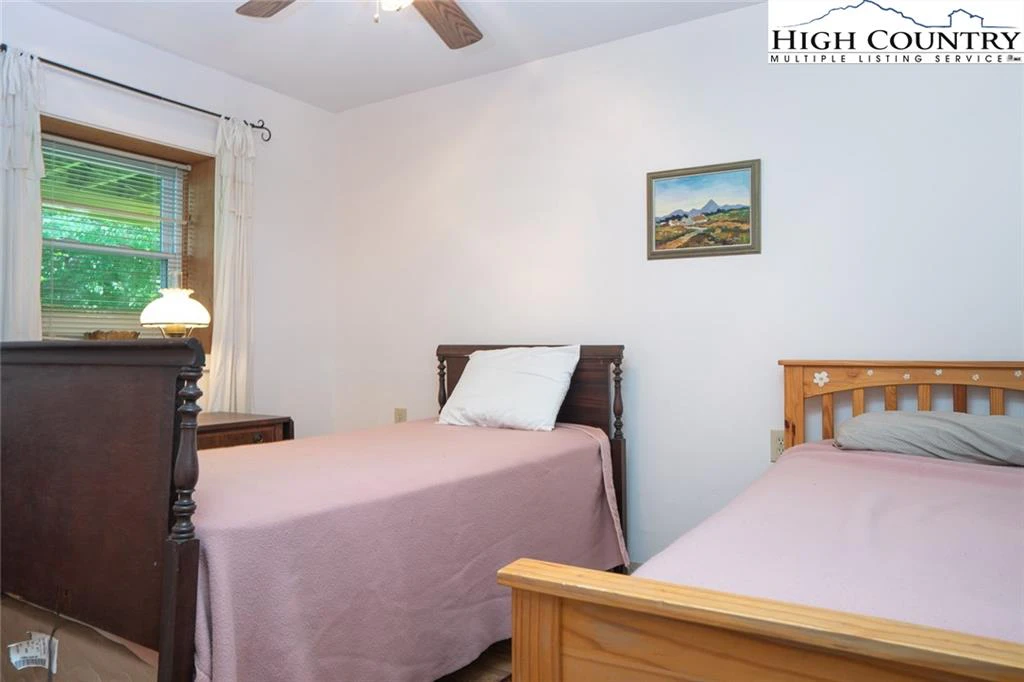 Image number 6 for the current listing