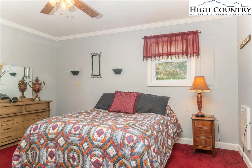 Image number 9 for the current listing