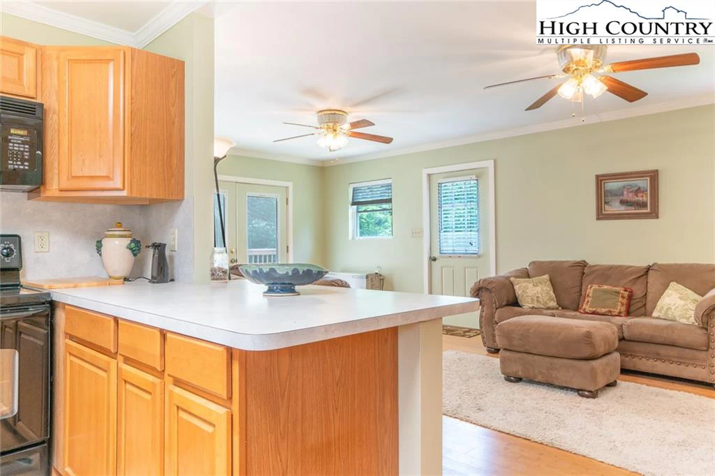 Image number 2 for the current listing