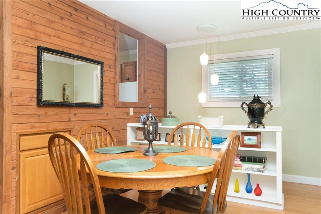 Image number 12 for the current listing