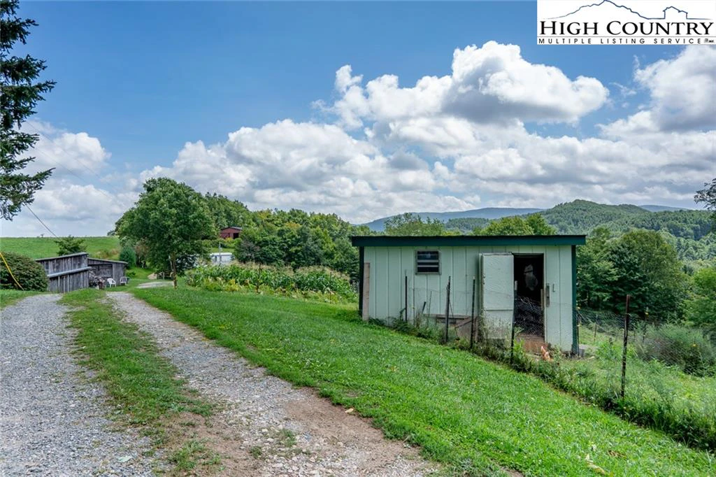 Image number 15 for the current listing