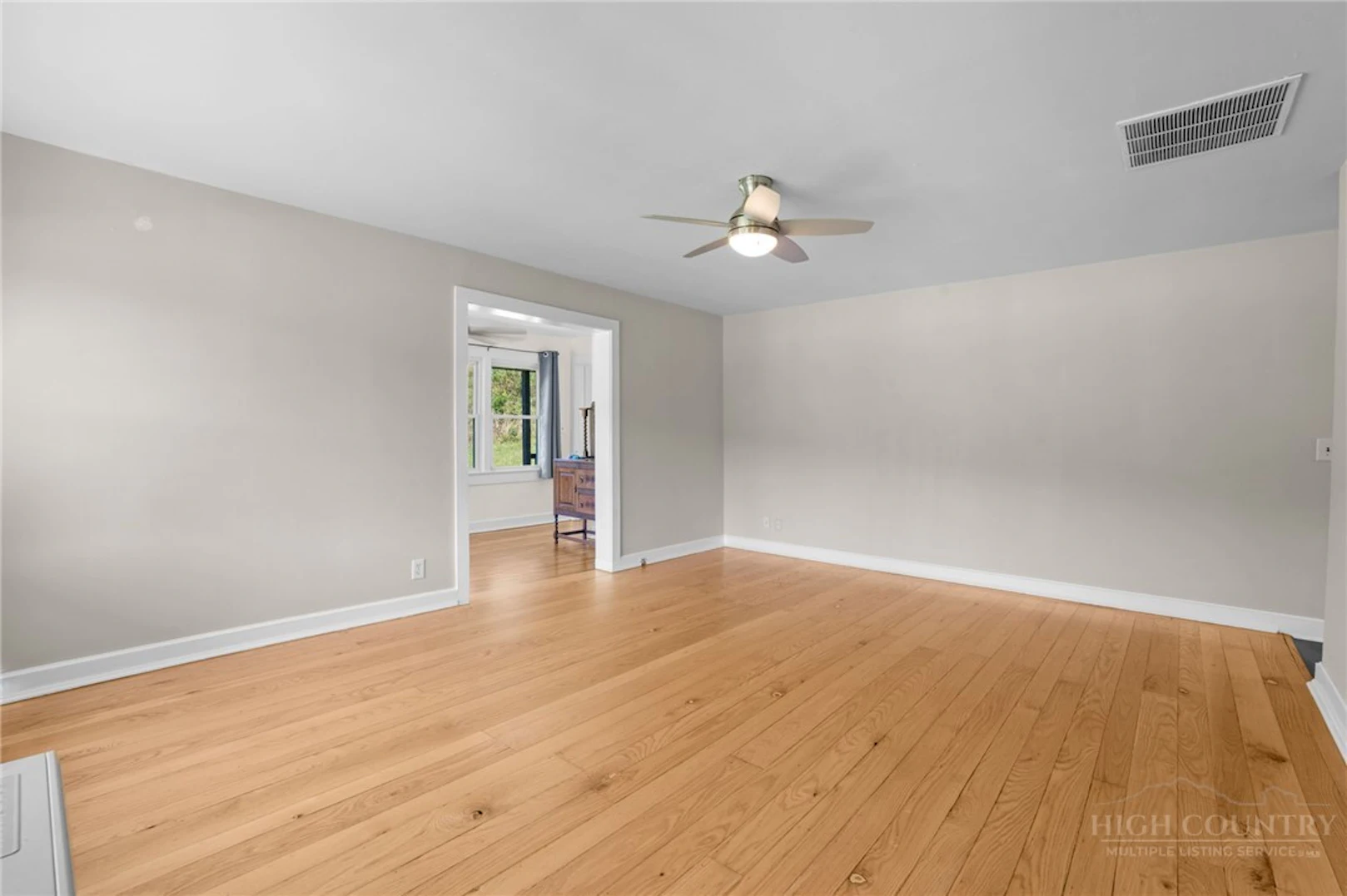 Image number 8 for the current listing