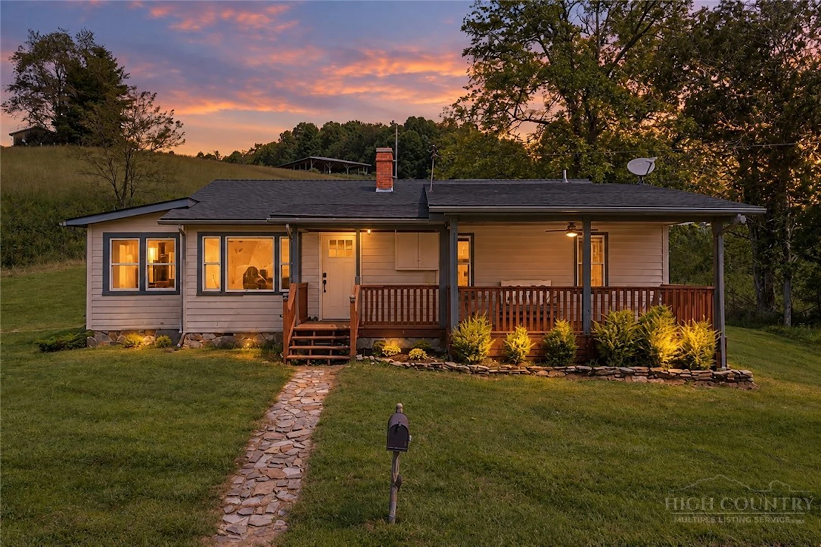 Image number 1 for the current listing