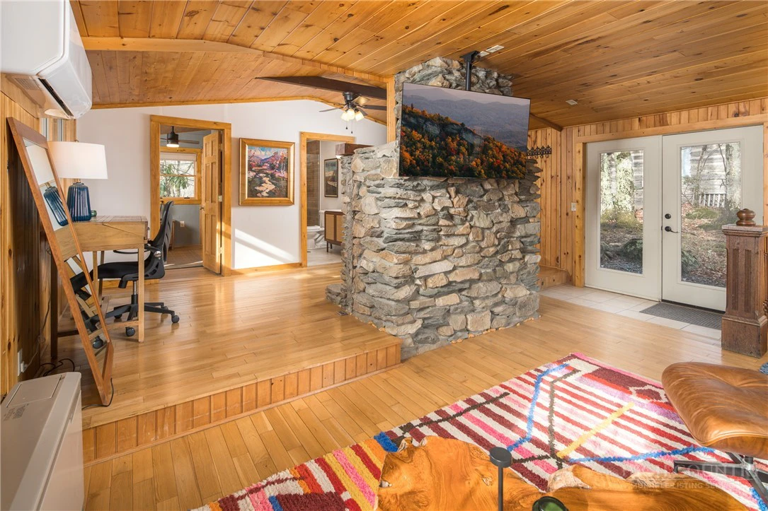 Image number 8 for the current listing