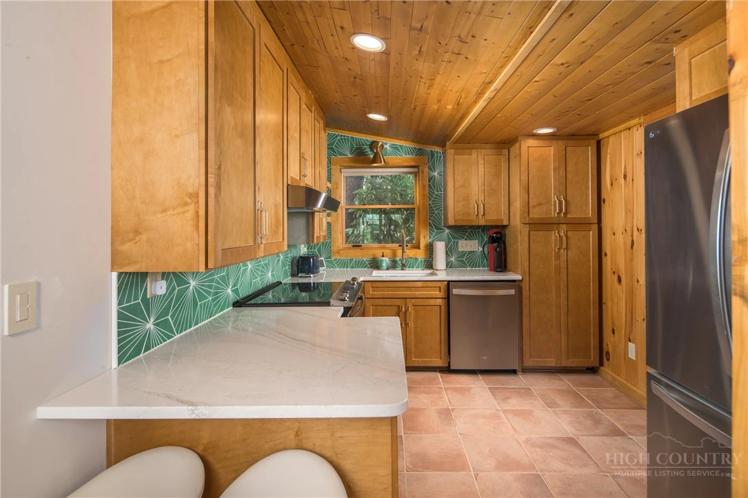 Image number 10 for the current listing
