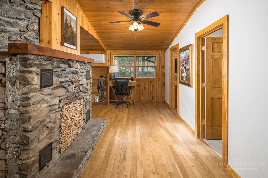 Image number 13 for the current listing