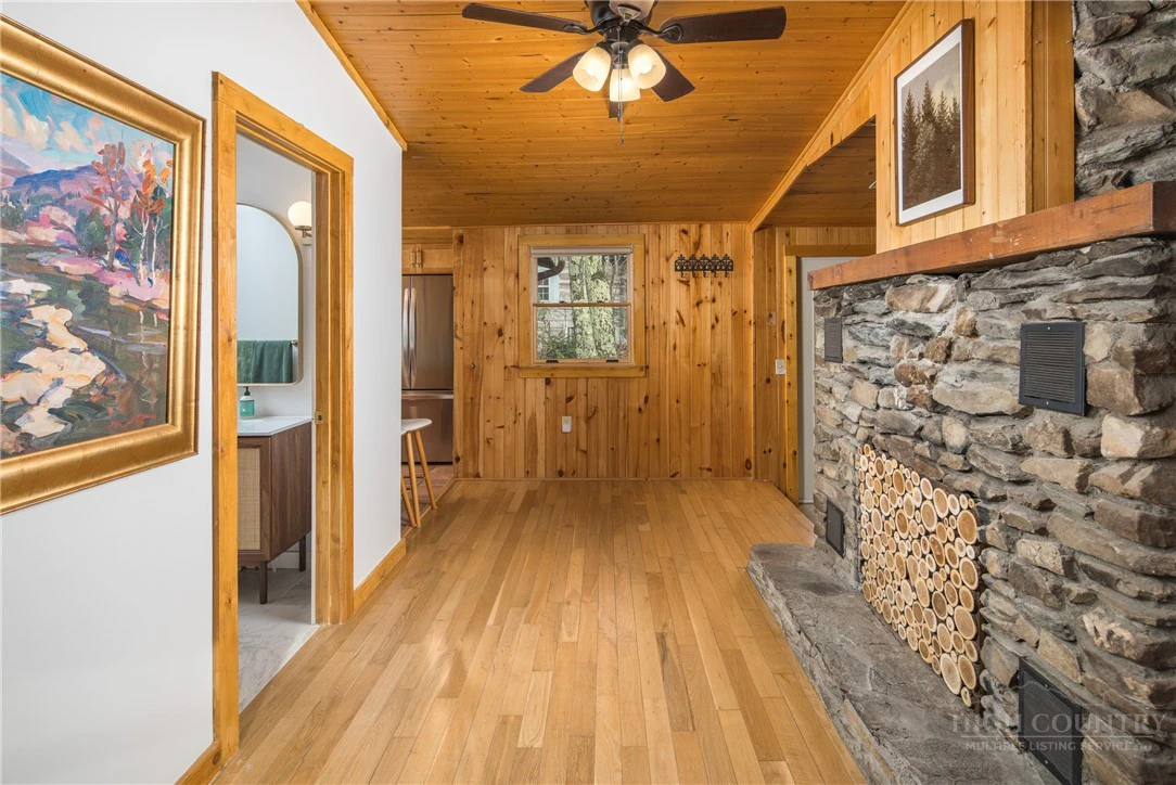 Image number 14 for the current listing