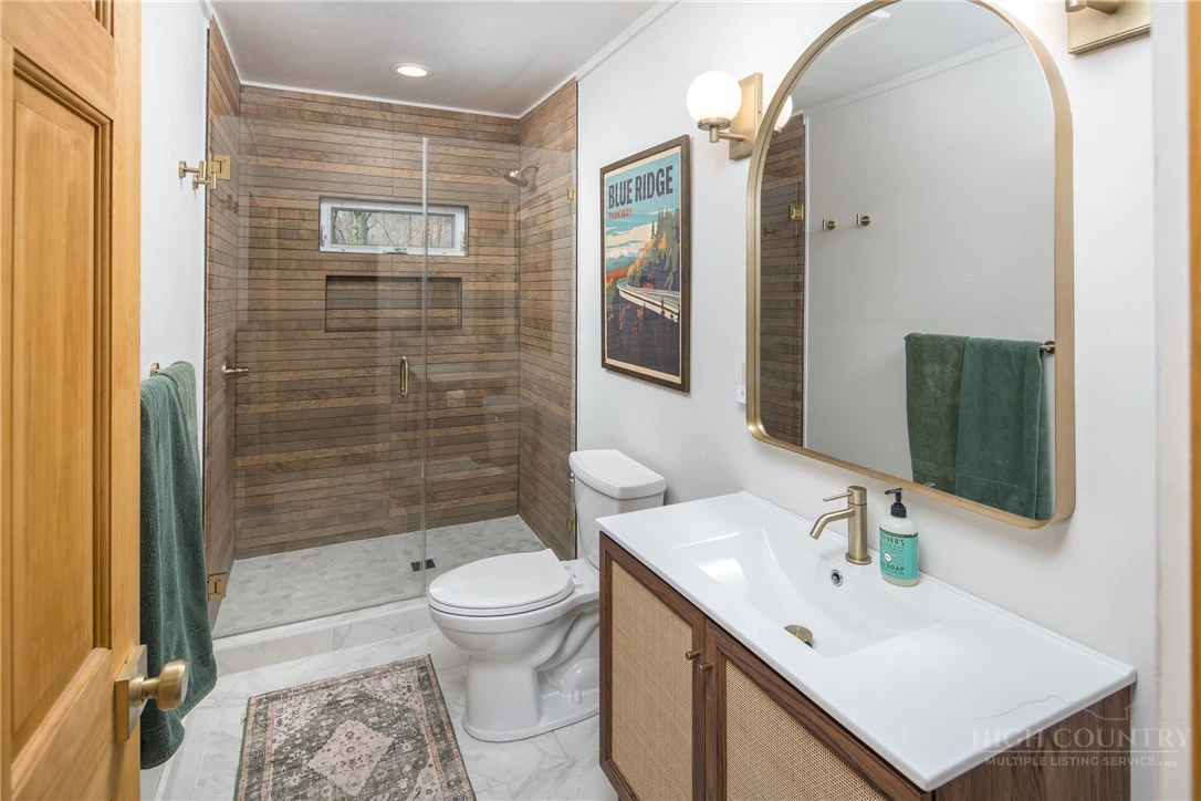 Image number 18 for the current listing