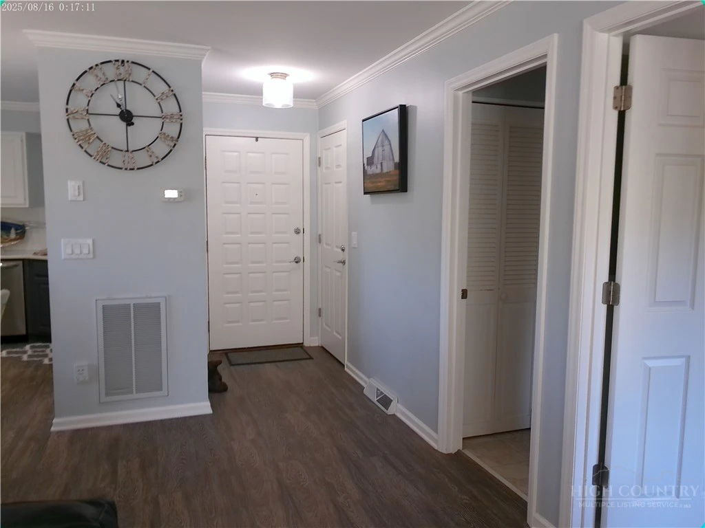 Image number 3 for the current listing