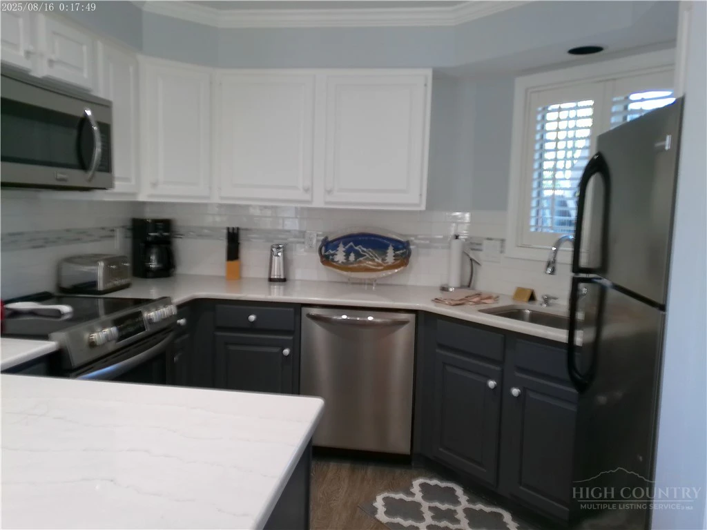 Image number 5 for the current listing