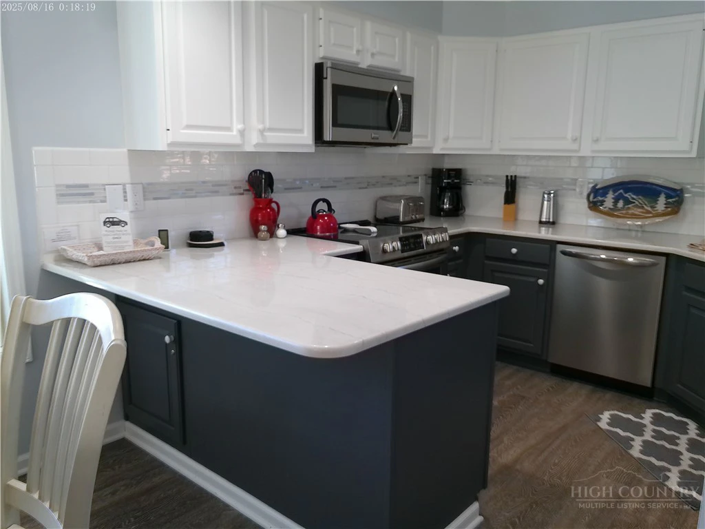Image number 6 for the current listing