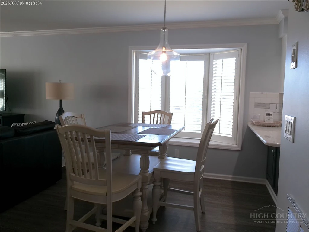 Image number 7 for the current listing