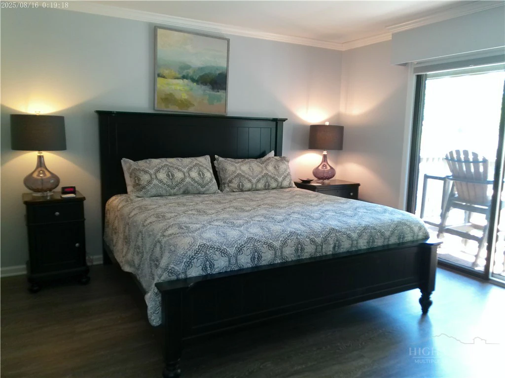 Image number 11 for the current listing