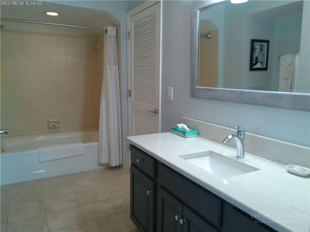 Image number 12 for the current listing