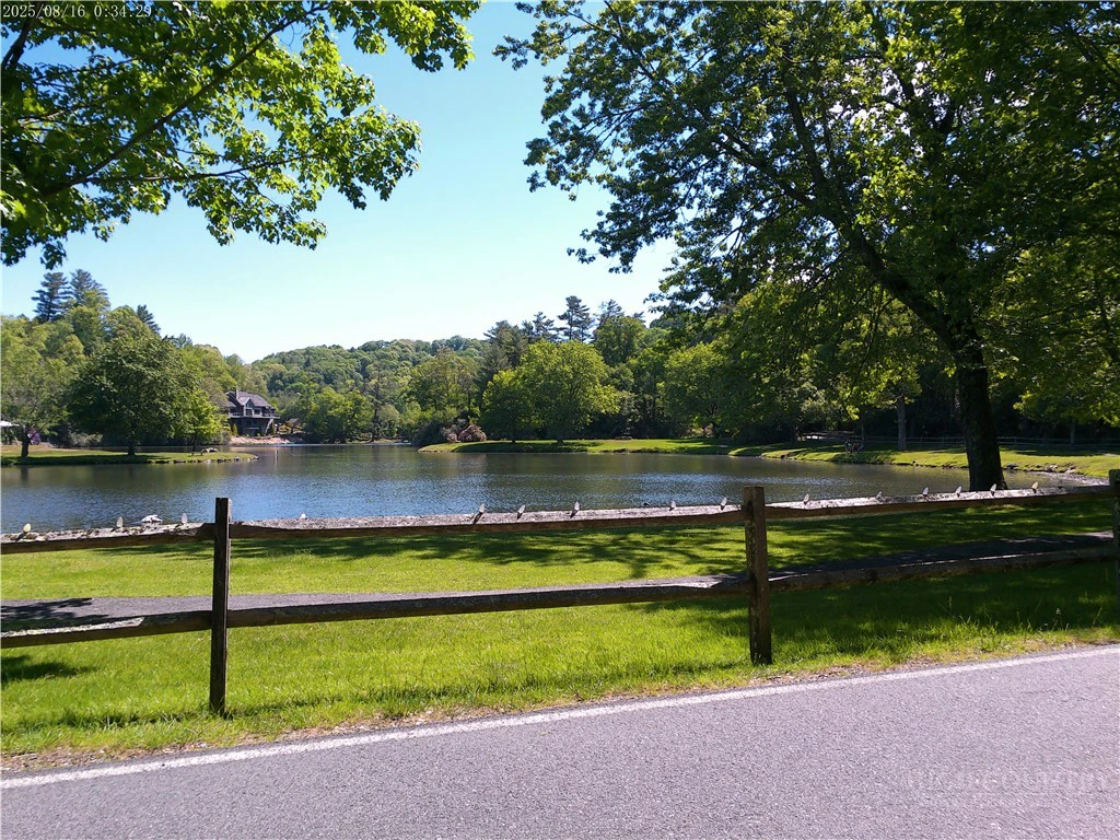Image number 14 for the current listing