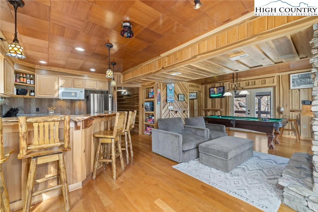 Image number 7 for the current listing