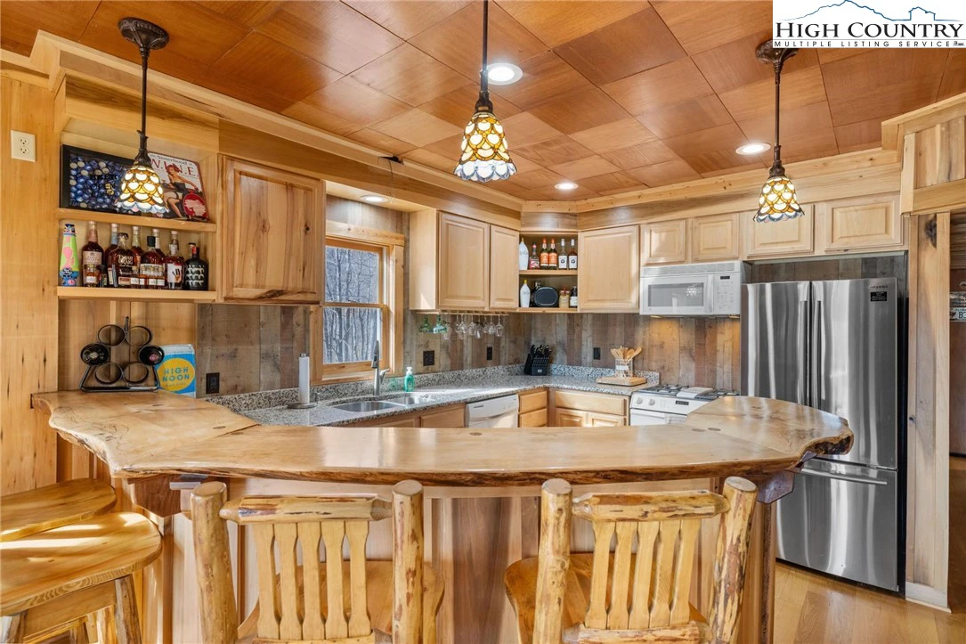 Image number 8 for the current listing