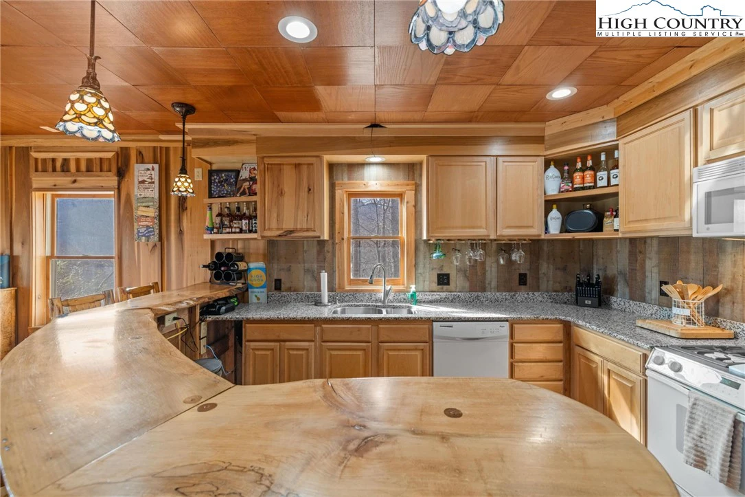 Image number 9 for the current listing