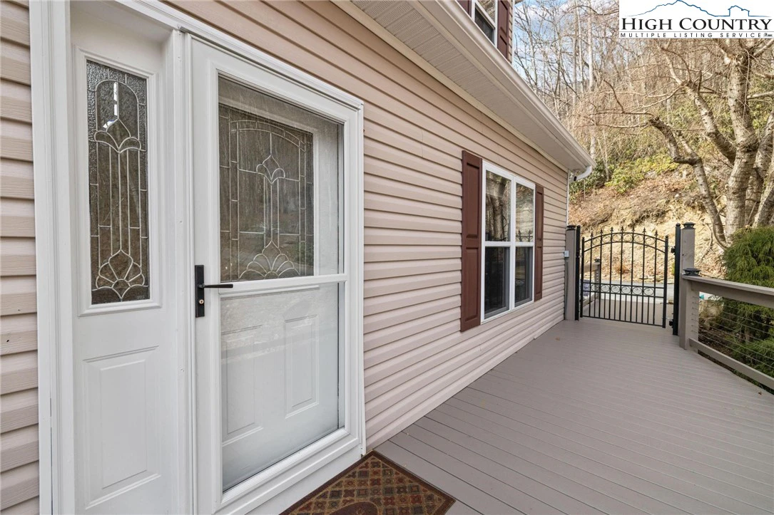 Image number 17 for the current listing