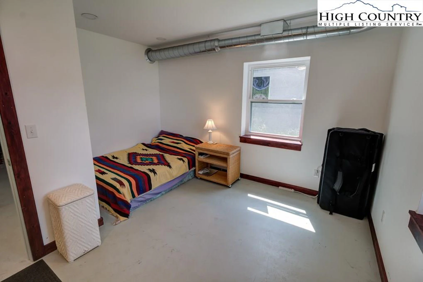 Image number 4 for the current listing