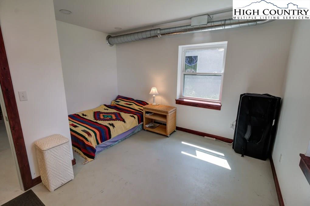 Image number 4 for the current listing
