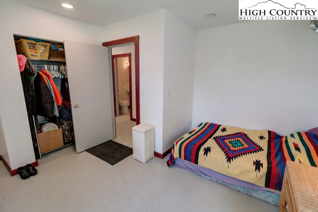 Image number 5 for the current listing