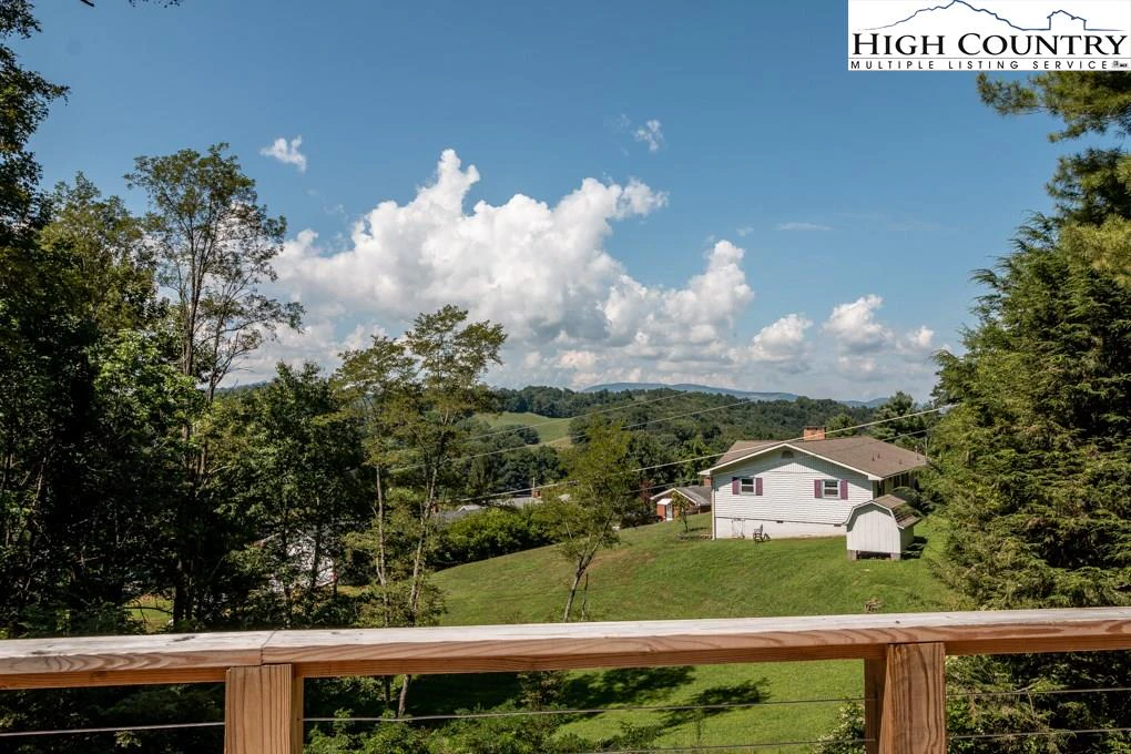Image number 34 for the current listing
