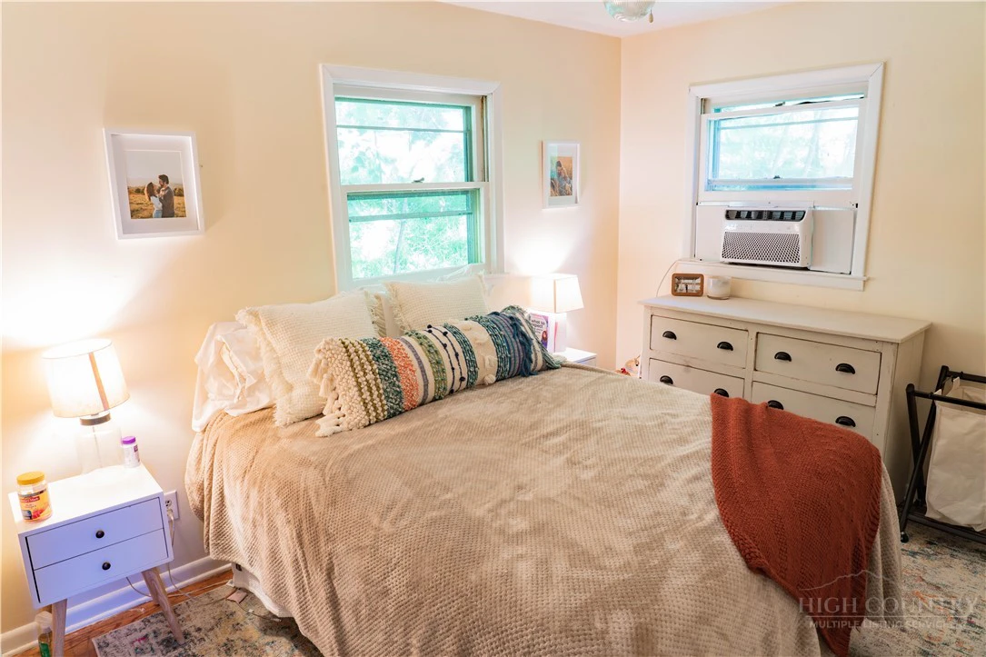 Image number 6 for the current listing