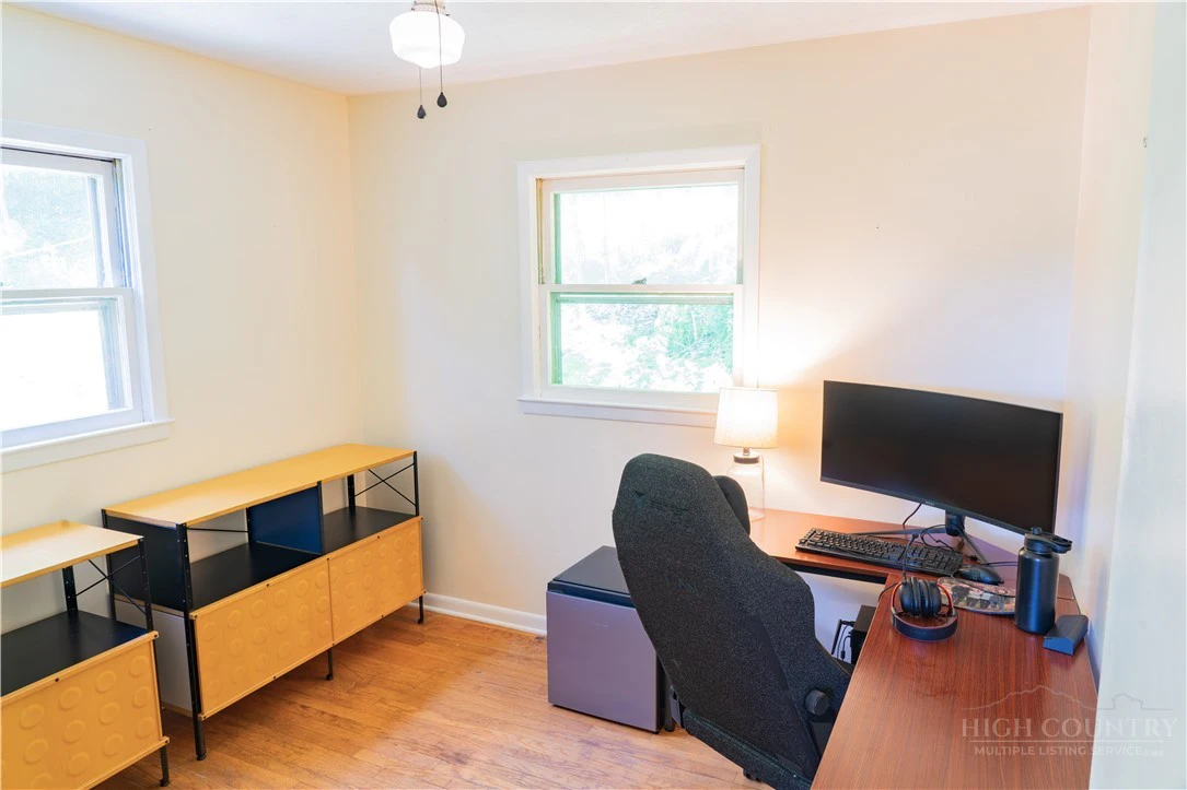 Image number 2 for the current listing