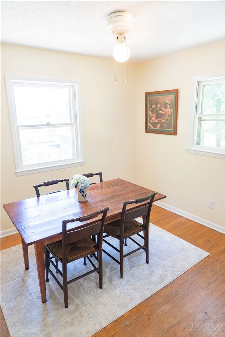 Image number 9 for the current listing