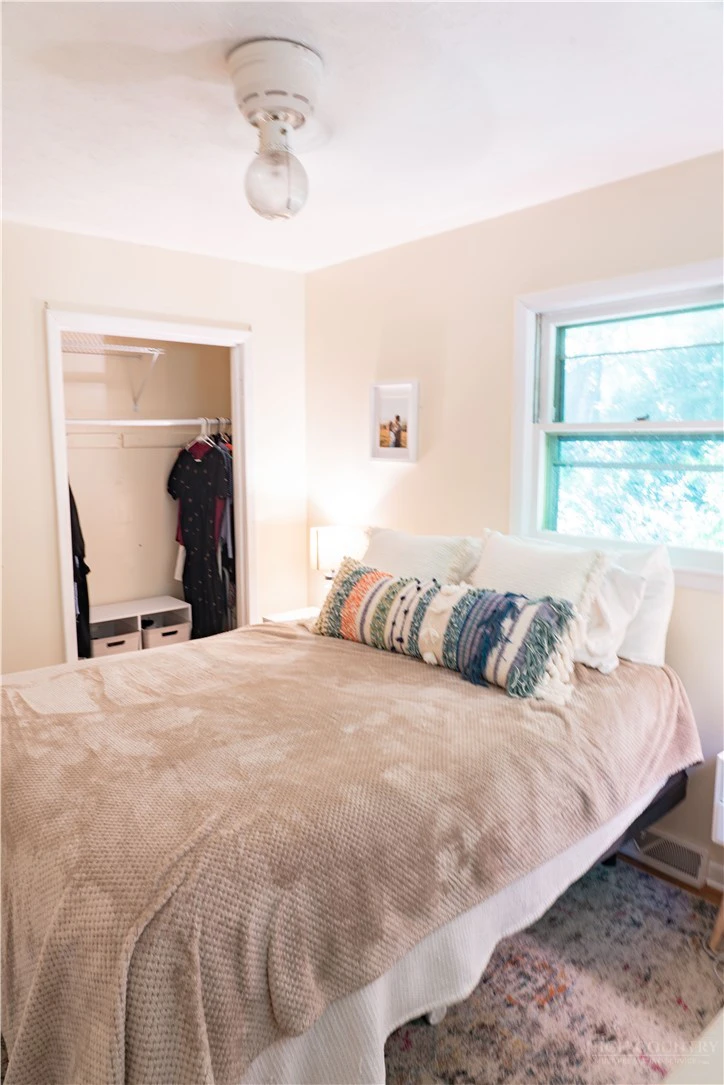 Image number 7 for the current listing
