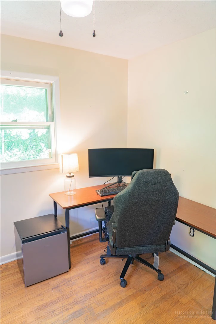 Image number 8 for the current listing