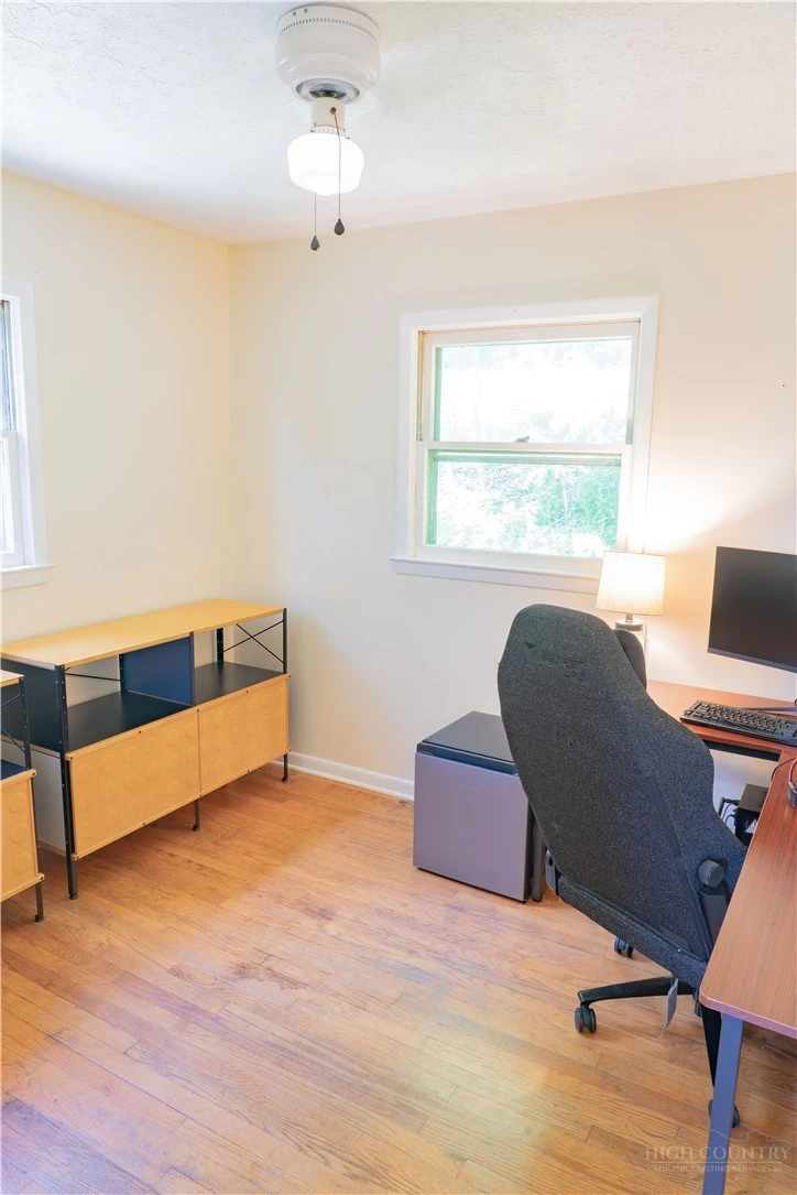 Image number 10 for the current listing