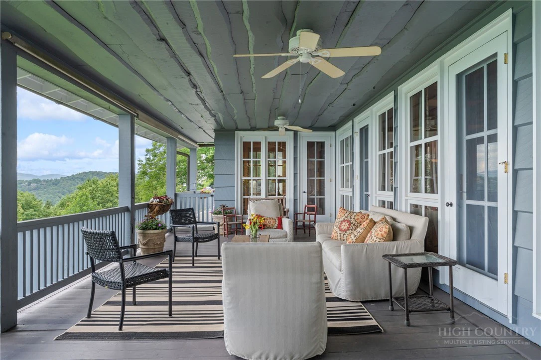 Image number 4 for the current listing