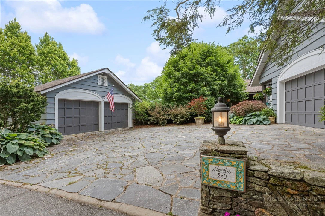 Image number 3 for the current listing
