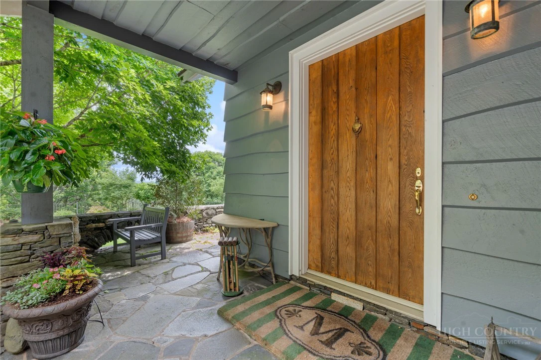 Image number 13 for the current listing