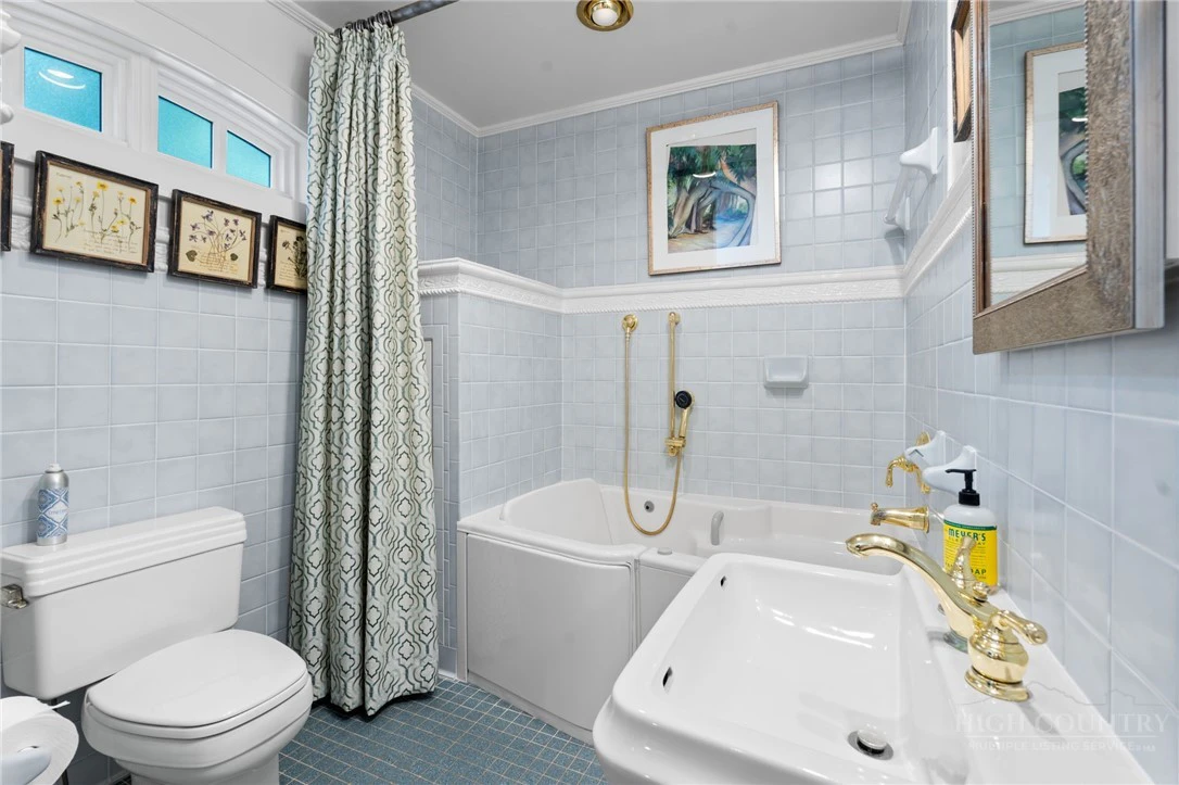 Image number 18 for the current listing